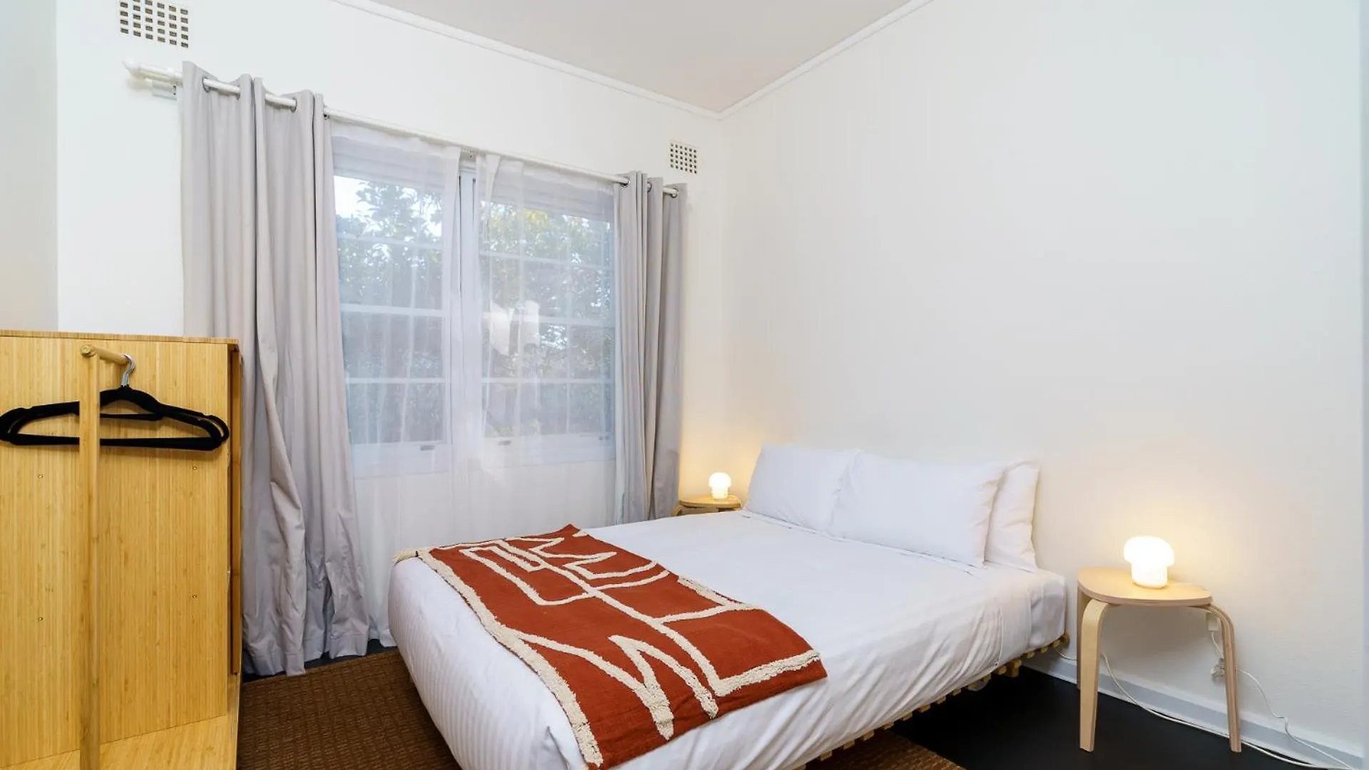 Tranquil 2Br Home Near Lovers Lock And Shops Canberra Holiday home